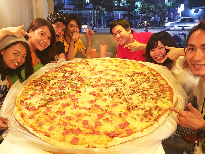 pizza_with_everyone