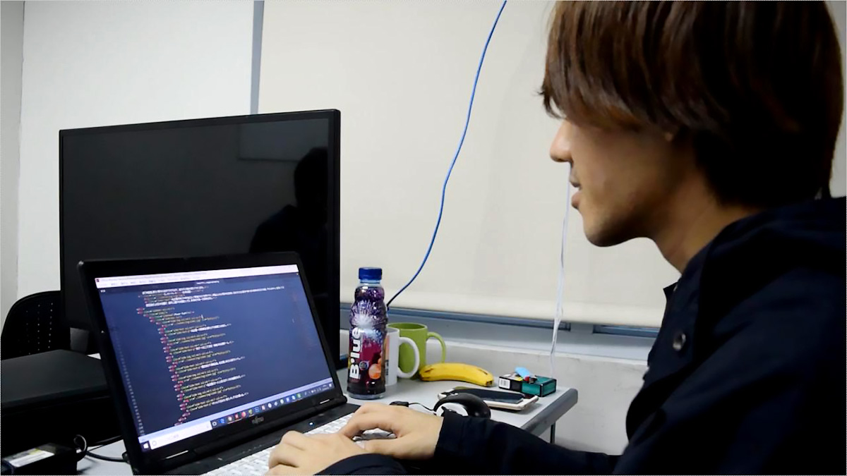 ITの授業を受ける仲原さん