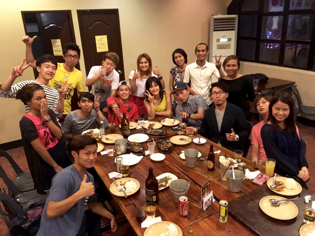 インターン生や先生たちとの食事会