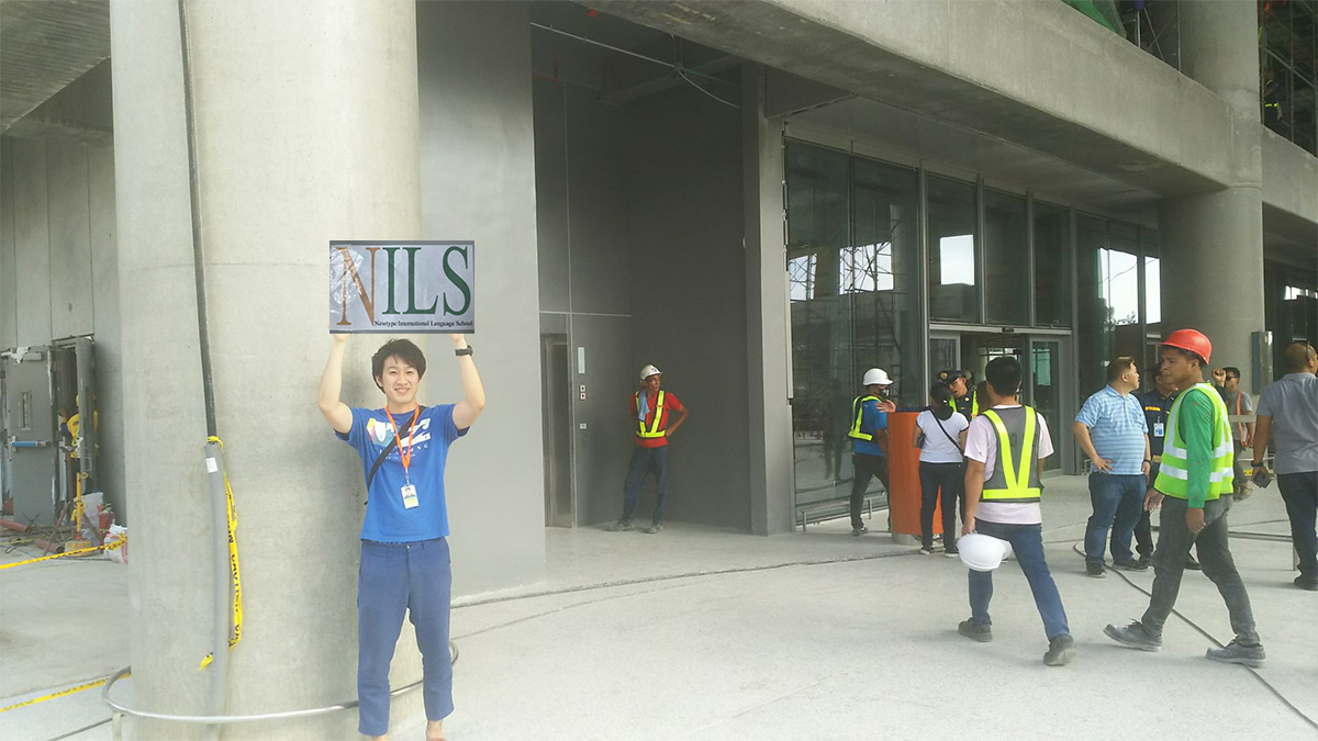 NILSピックアップスタッフが出口でお待ちしております!
