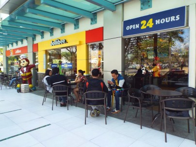 jollibee_Front-Side-Dinning