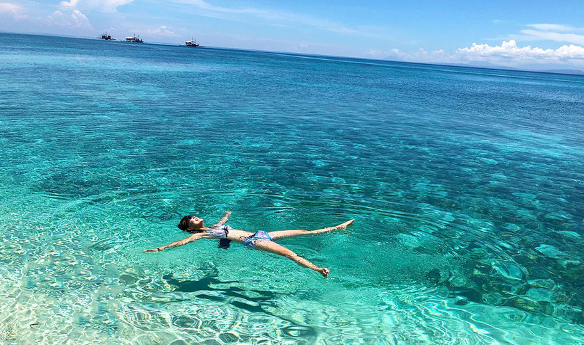 海に浮いているみゆちゃん