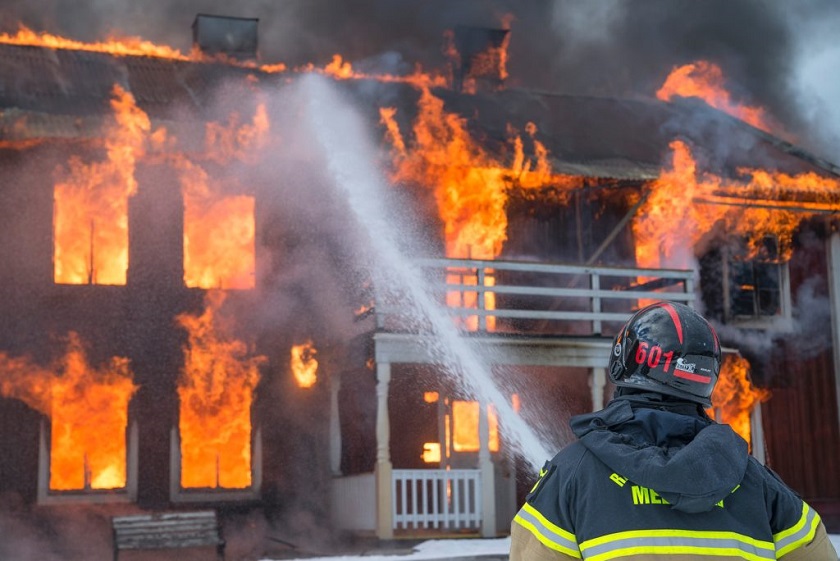 変圧器を使わないと火事の原因になります