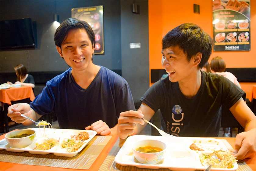 夜ご飯もインターン生の仲間と